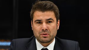 Lovitură în televiziune! Adrian Mutu a bătut palma cu PRO TV