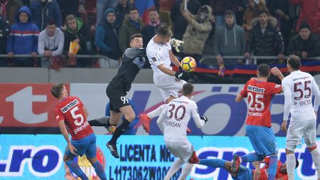 EXCLUSIV | "Sunt convins că n-a dormit două nopți. Ar fi simțit și dacă intra o muscă în stadion". Pe umerii cui a căzut misiunea șlefuirii talentului pur care și-a băgat colegii în ședință la meciul cu Lazio: "E tatăl lui acum!"