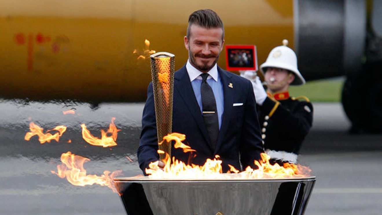Cel mai controversat fotbalist englez face praf spiritul olimpic!** David Beckham, luat la ochi: "27 de milioane pentru niște artificii și costumul lui Becks! Sug bani de la clasa muncitoare"