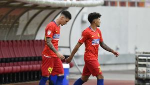 Verdictul selecționerului Mirel Rădoi! Ce le lipsește lui Florinel Coman și Dennis Man pentru a face față în Premier League