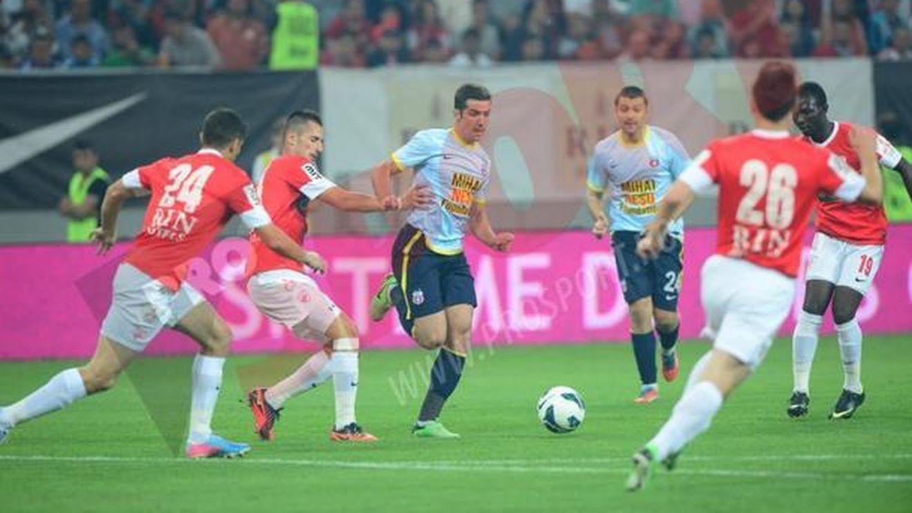 Steaua perfectă, Dinamo mult slăbită!** Cum au "mutat" Reghecampf și Țălnar în "Derby de România"