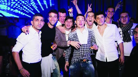 Petrecere nebună după calificarea în primăvara europeană!** Steliștii s-au distrat cu Piticu'' Porno! FOTO