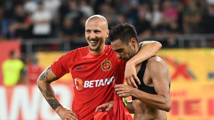 „Echipa asta se bate la titlu în Superliga!”. Primul 11 ideal al fotbaliștilor 35+ din acest sezon, comentat de antrenorul care a lucrat cu cei mai mulți dintre veterani: „Secretul nu e doar valoarea”. EXCLUSIV