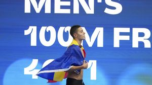 David Popovici a declanșat isteria pe internet după ce s-a pozat la bustul gol cu noua lui „captură”: „Și aici ai fost primul”