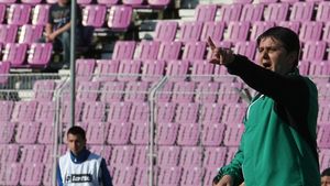 "Lăcătuș va sta până la final!** Nu e nicio diferență între el și Petrescu"