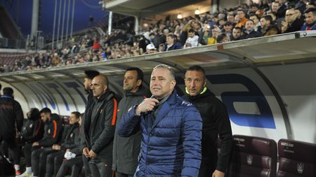 "Era foarte important să nu pierdem și să nu primim cartonașe galbene!" Reghecampf a dat explicații după egalul de la Cluj: de ce l-a schimbat pe Alibec în minutul 60, conflictul cu Miriuță și de ce a rămas Muniru acasă