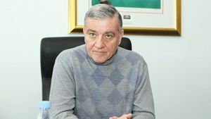 Nașu' tună și fulgeră:** "Afară cu Florea!"