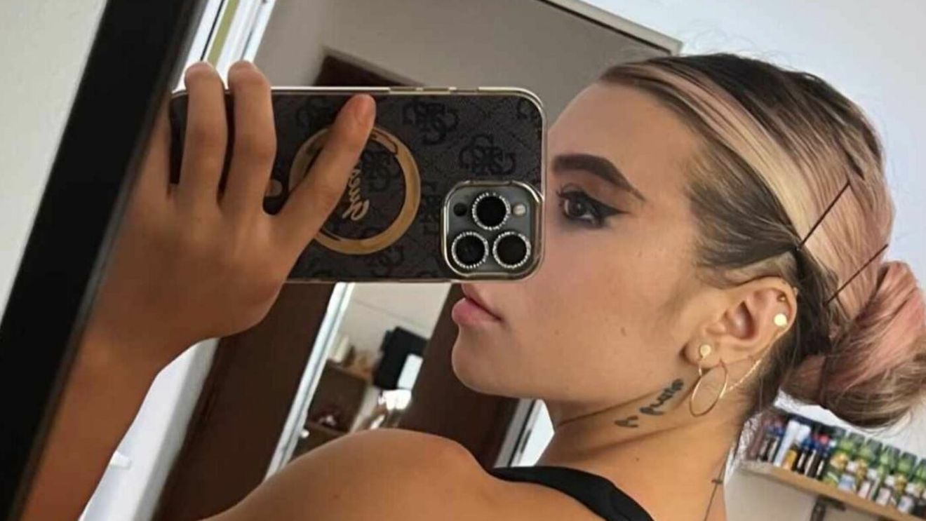 Campioana Valentina Cambei, apariție provocatoare cu tatuajele de pe abdomen şi de pe coapsă la vedere