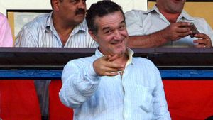 Gigi: "Vom face din nou o mare familie la Steaua! Cu suporterii, antrenorii și în ultimul rând cu Becali!"