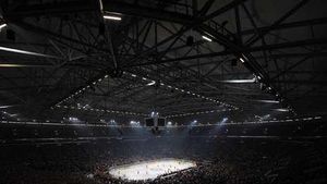 SUPER FOTO| Record mondial pe arena lui Schalke! 77.803 de fani la un meci de hochei!