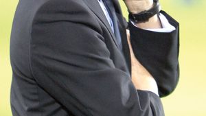 A dat cu farfuria de perete!