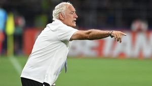 Dă afară 6 fotbaliști! Varga și Mandorlini au făcut lista neagră de la CFR Cluj