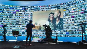 Cum se vor organiza evenimentele de Crăciun ale companiilor în 2020? Concerte, workshop-uri, conferințe, stand-up, toate online. Nume mari din televiziunea românească se alătură distracției