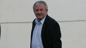 Porumboiu: „Bărbatul Dorinel să tacă"