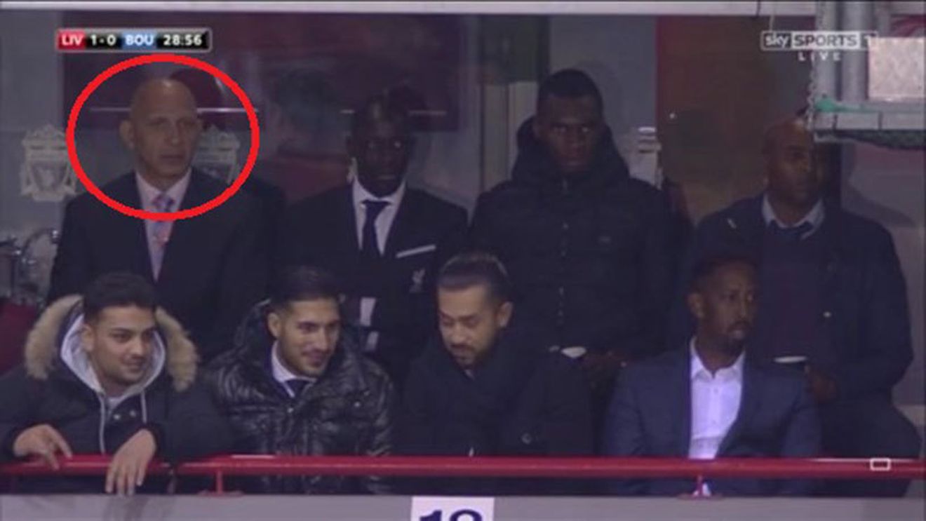 Un personaj extrem de controversat a stat lângă jucătorii lui Liverpool, la meciul cu Bournemouth. Fanii sunt revoltați: "Să-i spună cineva lui Klopp"