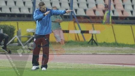 Edi Iordănescu: "Aș fi ipocrit dacă aș spune că nu mă consult cu tata!** Scorul a fost prea mic"