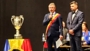 Primarul din Hunedoara ține strâns de Florin Maxim! Răspunsul pentru AFC Hermannstadt și UTA, echipele din prima ligă care doresc antrenorul Corvinului. EXCLUSIV
