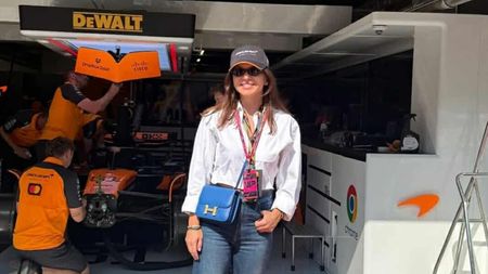 Simona Halep, apariție de milionară între bogătaşii din Formula 1. Cât a costat geanta ei albastră cu care a atras privirile