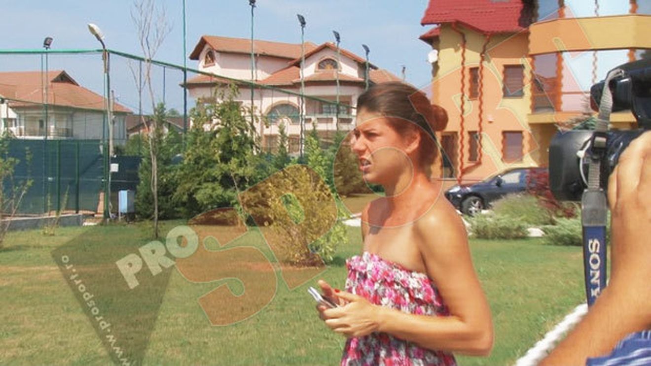 FOTO EXCLUSIV** Momente de groază pentru Sorana Cîrstea! Un camion al armatei, PLIN CU MUNIȚIE, a intrat  cu viteză în vila ei! Șapte oameni răniți