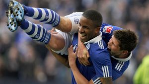 Tare! Huntelaar a fost uitat la stadion și Poliția l-a dus la aeroport!** Cum se justifică nemții de la Schalke: "Cred că o persoană a fost numărată de două ori" :)