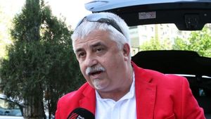 Fostul arbitru român a ajuns milionar în euro din investiții pe Bursă, dar afacerile imobiliare pe care le are cu familia sunt controversate