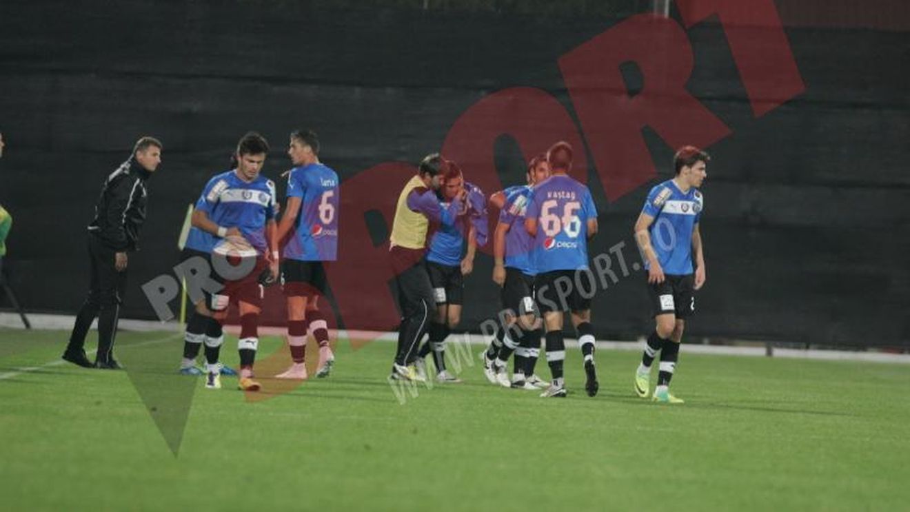 Scaunul lui Andone se clatină tot mai rău!** VIDEO Viitorul lui Hagi a făcut tiki-taka pe terenul campioanei: 11 pase și un gol pentru istorie