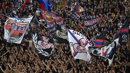 Ce primire i-au făcut fanii lui Dinamo „trădătorului” Dennis Politic în momentul intrării sale pe teren