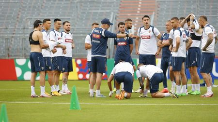 Englezii au luat cu asalt conferința naționalei României! Primele imagini cu tricolorii la antrenament, după victoria uriașă cu Ucraina de la EURO 2024. VIDEO