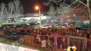 FOTO** Haos la porți, 16.000 de fani în tribune!