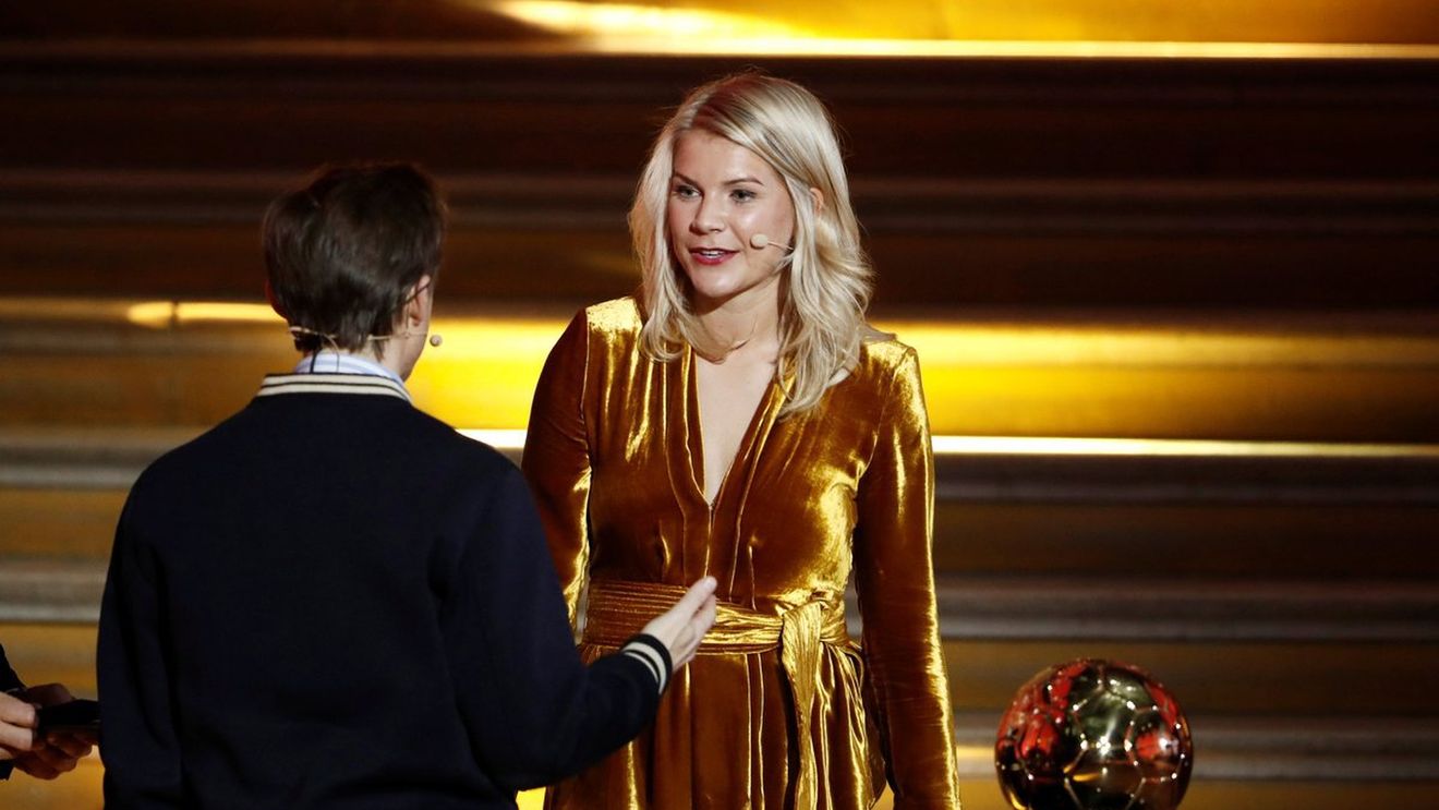 Moment ireal la gala France Football! VIDEO | Cea mai bună jucătoare a lumii a primit o propunere indecentă în fața tuturor. Cum a reacționat Balonul de Aur din fotbalul feminin