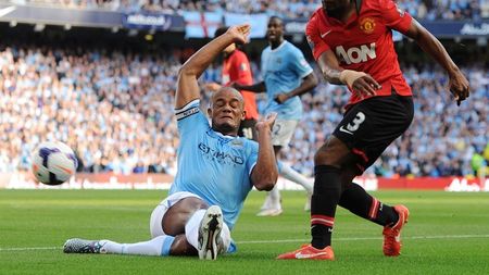 Moyes îi caută înlocuitor lui Evra. Manchester se bate cu Milan pentru semnătura unui fundaș de 22 de ani