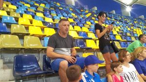 ATUNCI ȘI ACUM | Recunoști personajul din imagine? Cine a asistat la meciul Steaua - CFR Cluj 1-1