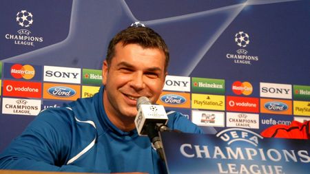 Ilie Poenaru a furat meserie de la Cosmin Olăroiu! Poveste amuzantă de la Poli Timișoara: „Mi-a dat o palmă peste ceafă și mi-a zis: «Piticule, vrei să mă dai afară!»” | VIDEO EXCLUSIV ProSport Live