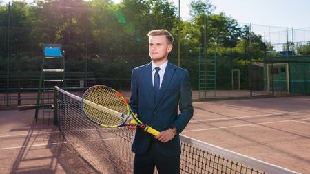 Povestea senzaţională a românului de 19 ani care arbitrează în ATP şi WTA: „Am pătruns în lumea asta dintr-o eroare!" Cum a ajuns în scaun la un meci al Simonei Halep | INTERVIU EXCLUSIV