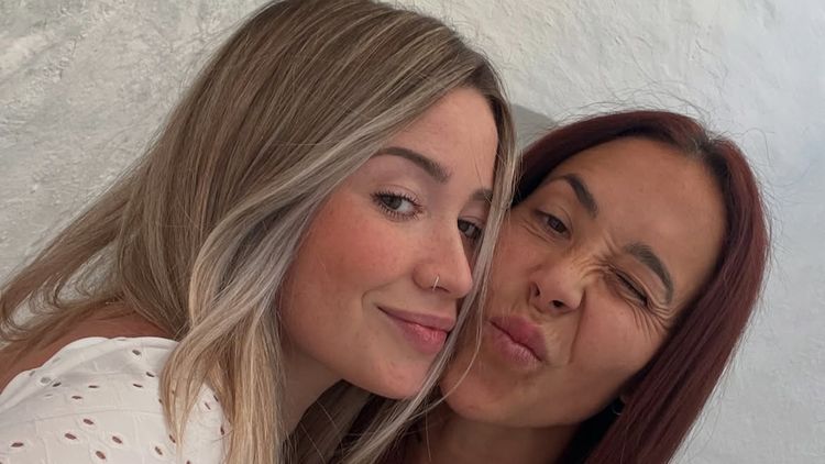 Lola e căsătorită cu Cristina și acum a decis să își facă și cont pe o platformă pentru adulți! Fotbalista, care e căpitan la Atletico Madrid, n-are inhibiții