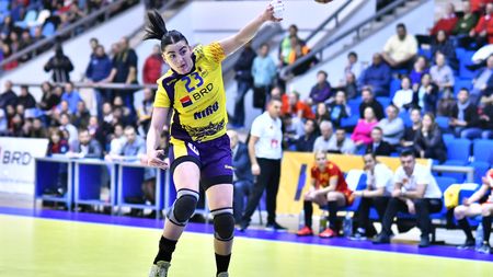 EMOȚII ÎN FAMILIE | "Tată, merg la Mondiale!". Ana Maria Berbece calcă pe urmele tatălui Dumitru Berbece în handbalul românesc, după ce a fost selecționată în premieră pentru a juca la un Campionat Mondial de senioare