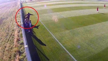 VIDEO ȘOCANT | Un copil de la CSMS Iași a fost bătut cu bestialitate și călcat în picioare de antrenorul său, pentru că a mâncat la McDonalds: "Mi-a dat un pumn în gură și după aia m-a luat la picioare". Reacția conducerii lui CSMS Iași