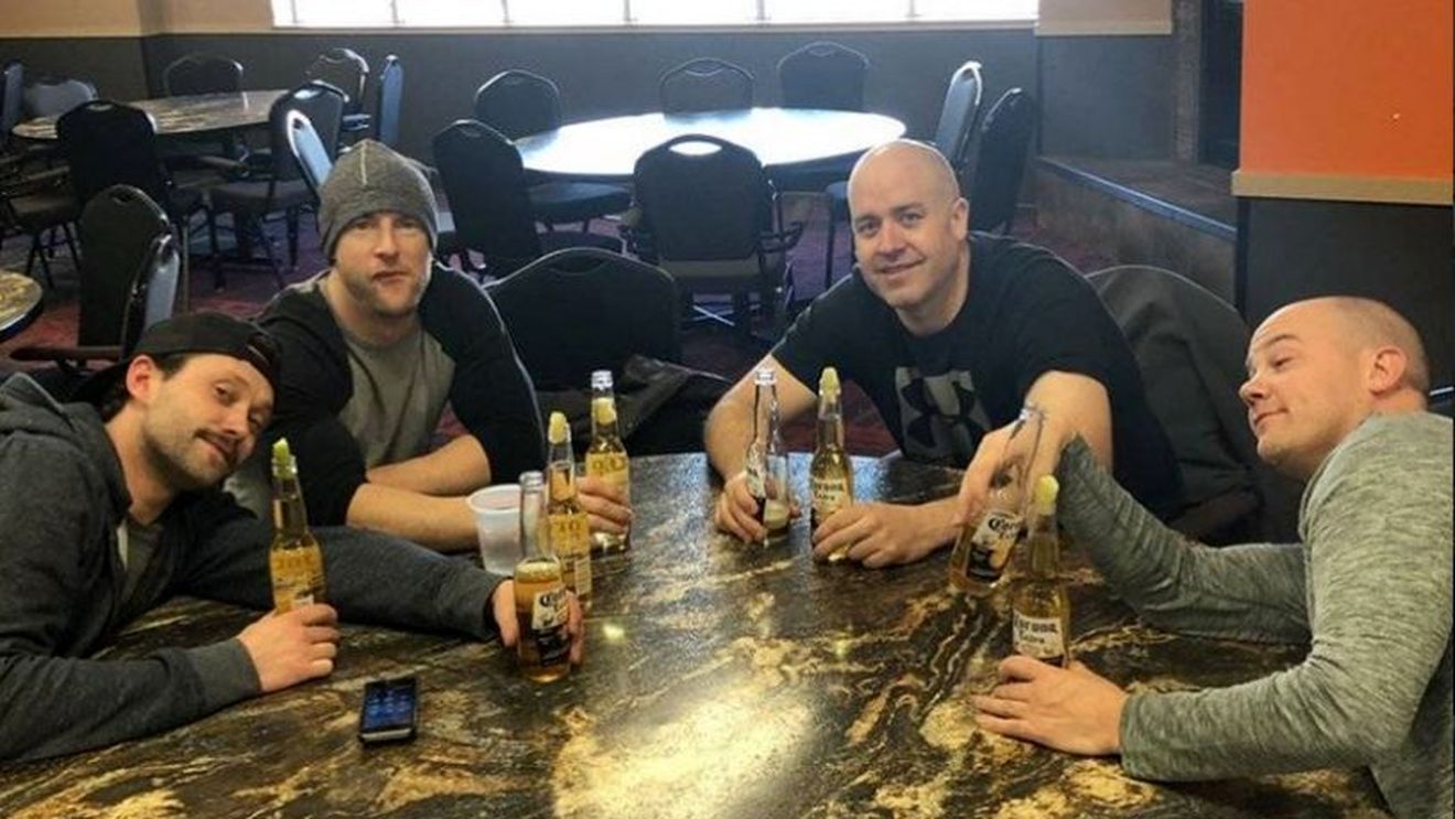 Gest șocant al unor campioni olimpici. Toată echipa s-a prezentat beată la concurs: "Au rupt periile și au plecat"