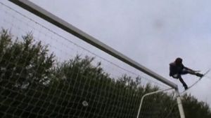VIDEO SPECTACULOS** Wakeboard pe o poartă de fotbal!