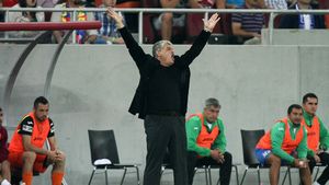"Nu poți să faci performanță când nu plătești salariile!"** Andone a găsit și alți vinovați pentru criza de la Dinamo: suporterii!
