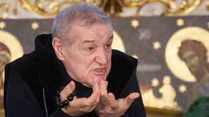 Gigi Becali nu a mai rezistat şi a luat decizia după doar 45 de minute din FCSB - Farul Constanța! A dat afară 3 jucători din echipa de start a campioanei