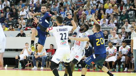 Coșmarul „drumurilor de 17-18 ore", confirmate și de alți tricolori: „Am prins niște deplasări și niste escale de am spus că sunt navetist". De ce lipsesc de la lot Csepreghi și Fenici?