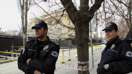 Cinci suporteri turci arestați după decesul unui fan sârb la un meci de baschet