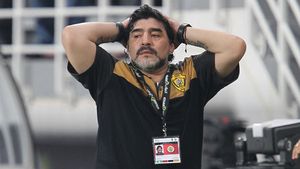 Maradona își cere scuze după ce Ion Marin i-a dat cu "terenul în cap"
