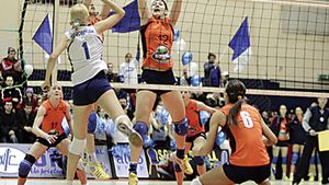 Cuțitele rămân pe masă