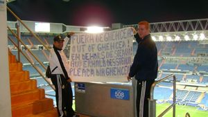 Steliștii l-au contestat pe Becali pe stadionul lui Real Madrid!