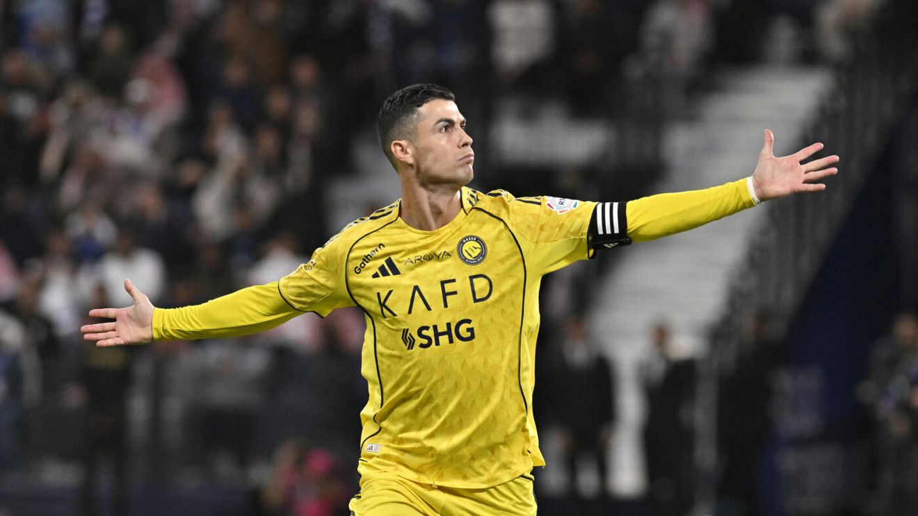 I-a dat foc statuii lui Cristiano Ronaldo și a filmat totul: „E ultimul avertisment din partea lui Dumnezeu”