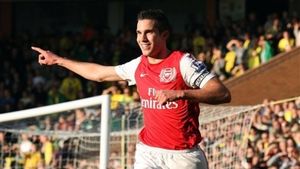 De ce nu e pe lista Balonului de Aur? ** Van Persie are șanse MARI să devină cel mai bun atacant din istoria Premier League! Află cum