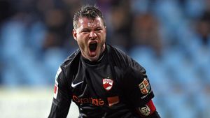 Dinamo, ce lovitură! ProSport a aflat că Marius Niculae, fosta legendă a „câinilor”, s-a întors în „Ștefan cel Mare”: „S-au speriat, au crezut că le cer bani!” | EXCLUSIV