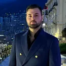 Adrian Mititelu jr. a pus pe jar o brunetă cu Bentley. Fiul milionarului de la FCU Craiova a trecut peste belele care l-au adus aproape de moarte